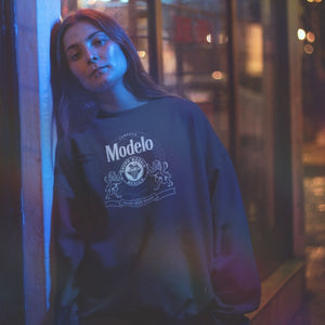 Modelo Black Unisex Long Sleeve Tee